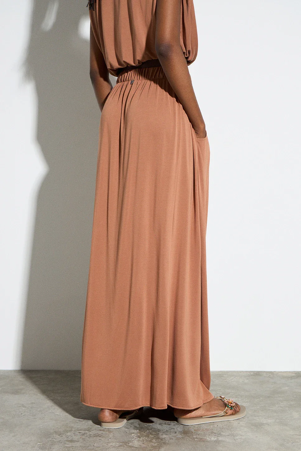 FALDA LARGA ÁMBAR CON ABERTURA - Imagen 5