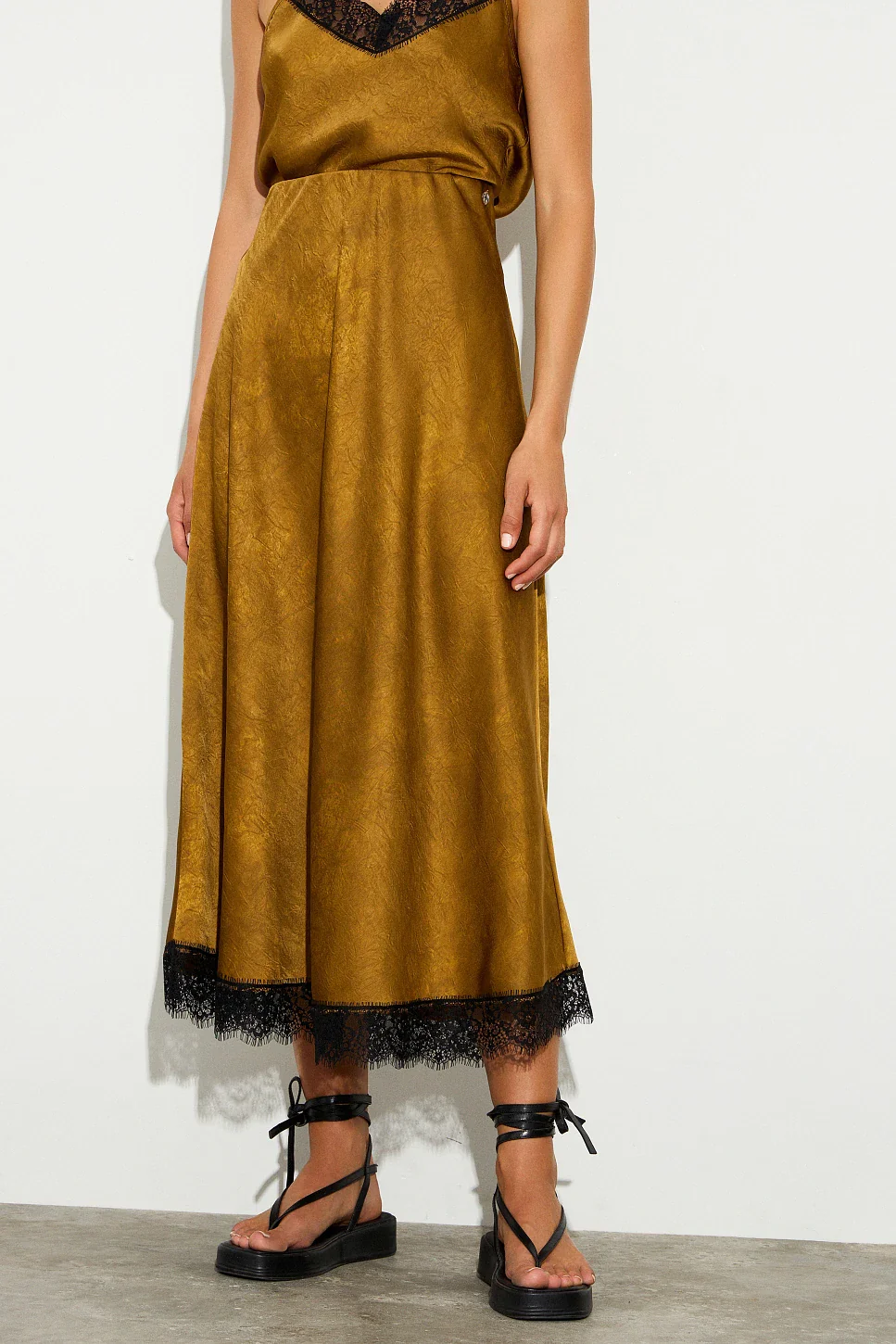 FALDA LARGA CON ENCAJE VERDE OLIVA - Imagen 3