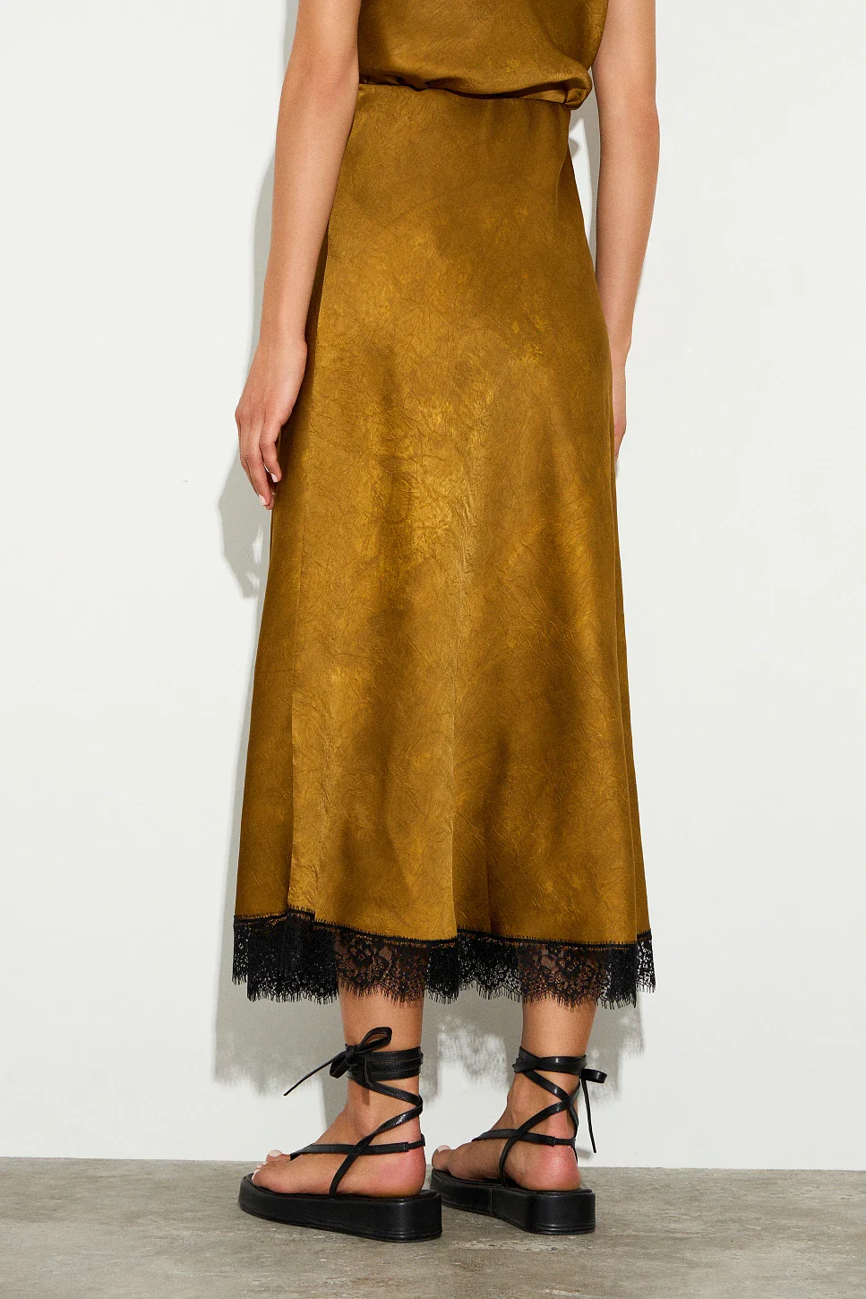 FALDA LARGA CON ENCAJE VERDE OLIVA - Imagen 4