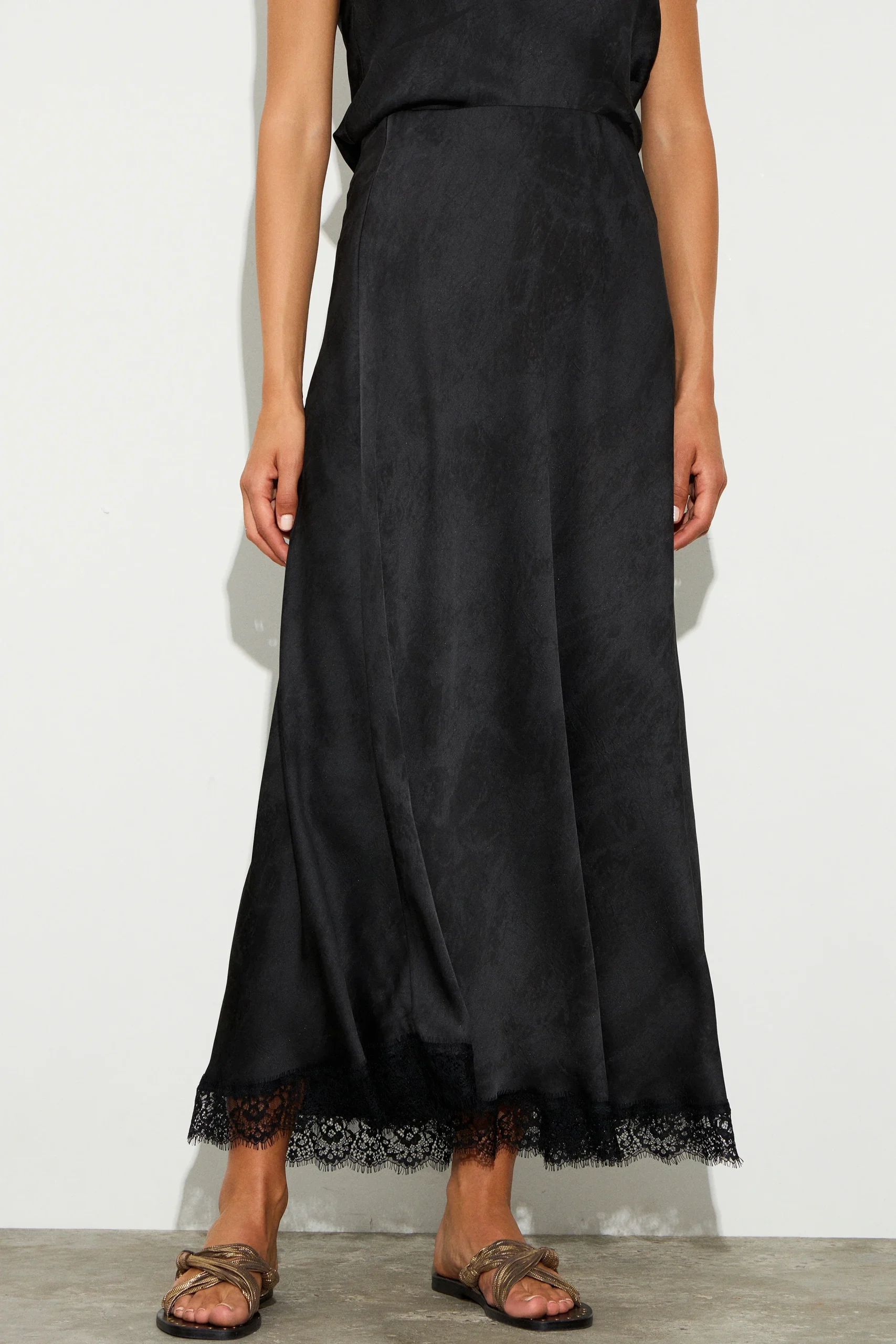 FALDA LARGA CON ENCAJE NEGRA - Imagen 5
