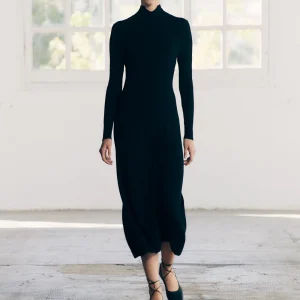 Vestido midi de punto y cuello alto