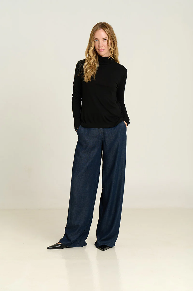 CAMISETA CUELLO ALTO NEGRA - Imagen 5