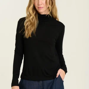 CAMISETA CUELLO ALTO NEGRA