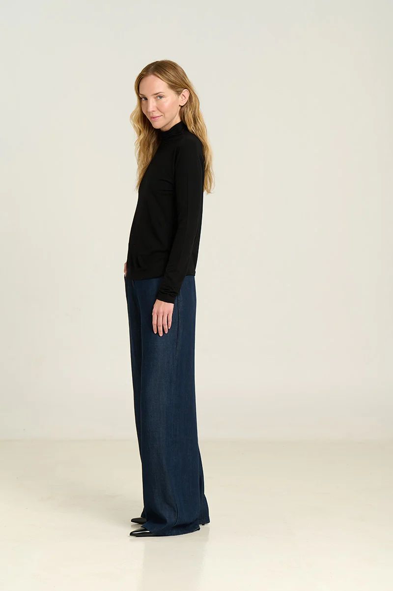 CAMISETA CUELLO ALTO NEGRA - Imagen 6