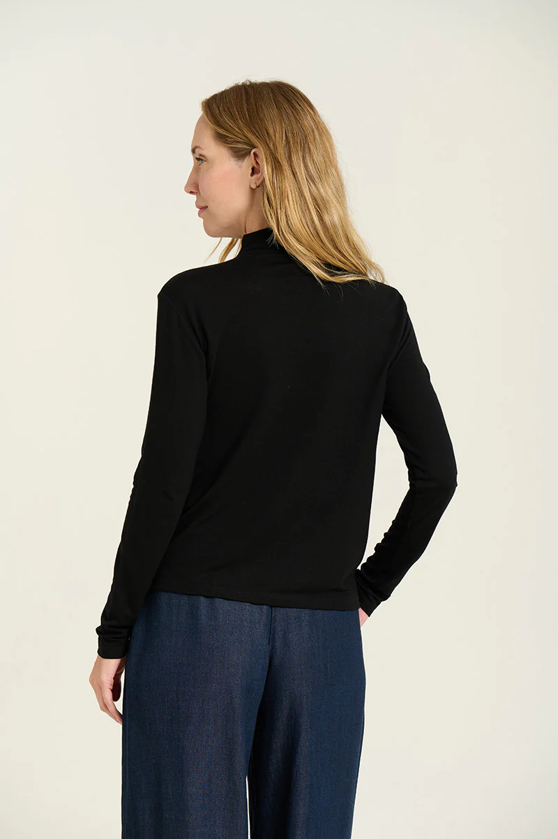 CAMISETA CUELLO ALTO NEGRA - Imagen 4