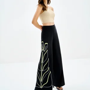 PANTALÓN ANCHO BORDADO