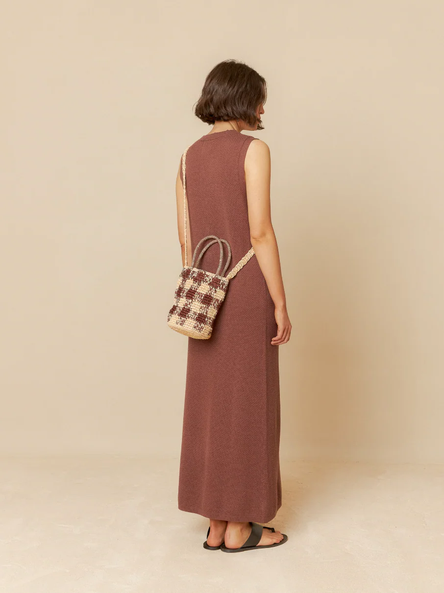 BOLSO BOMBONERA RAFIA COLOR CHOCOLATE - Imagen 3