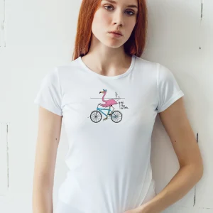Camiseta manga corta entallada para mujer en blanco cuello redondo y estampado flamenco en bicicleta