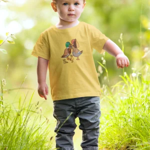 Camiseta manga corta infantil de niño y niña en color mostaza y estampado de patos Delta del Ebro