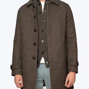 ABRIGO DE ESPIGA MARRÓN CON CAPUCHA AT.P.CO