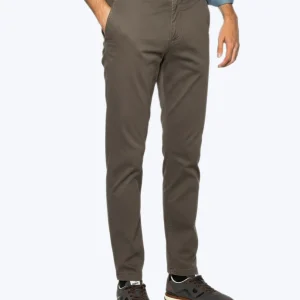 PANTALÓN CHINO SLIM FIT MARRÓN BOMBOOGIE