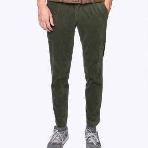 PANTALÓN CHINO DE PANA VERDE OSCURO AT.P.CO.