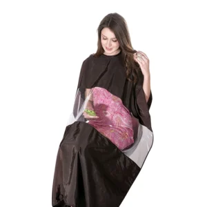 Capa de corte color chocolate con ventana rectangular 128 x 152 cm