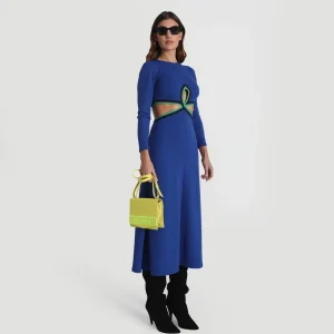VESTIDO MIDI AZUL CON VUELO