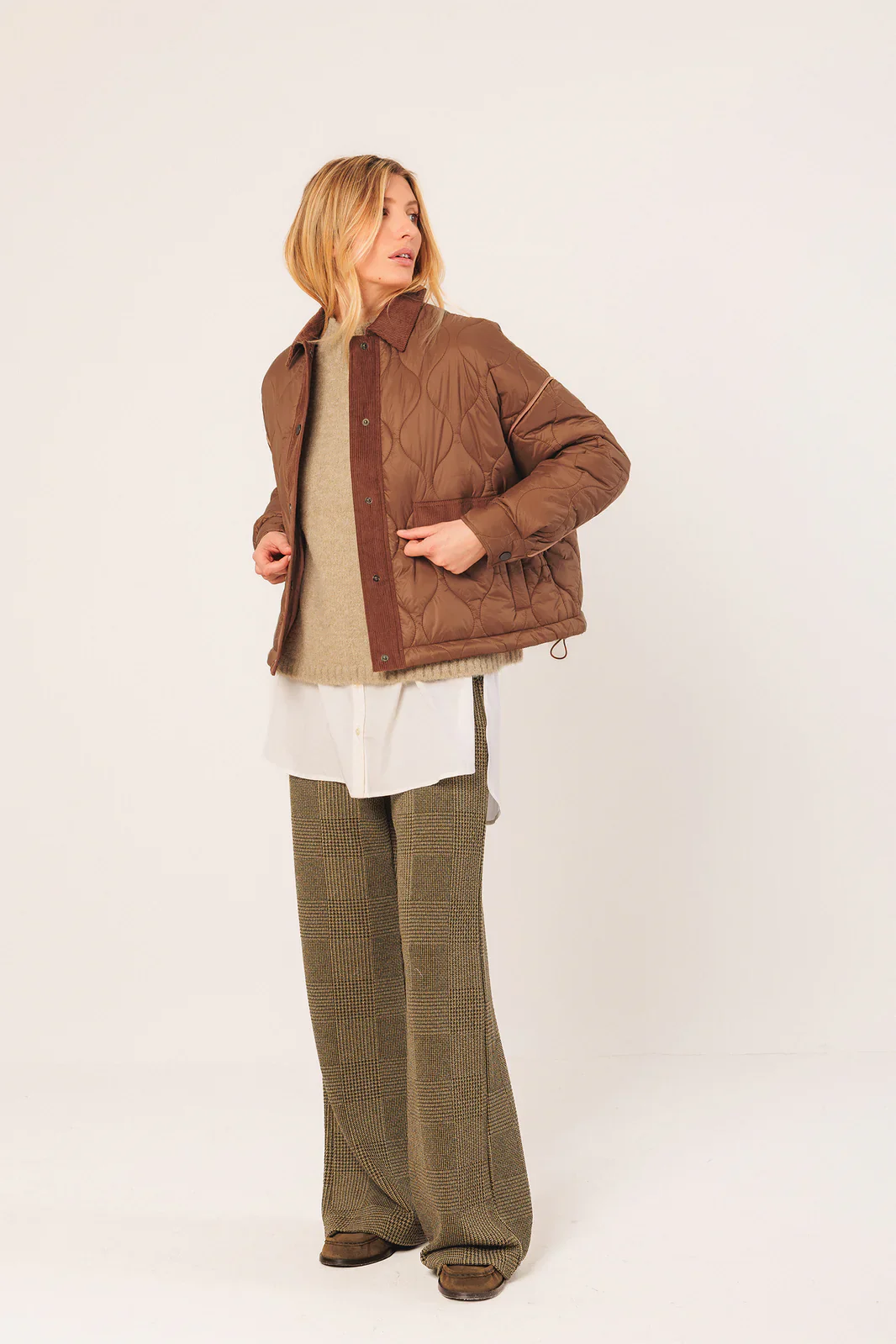 CAZADORA ACOLCHADA RETRO COLOR ALMENDRA - Imagen 4